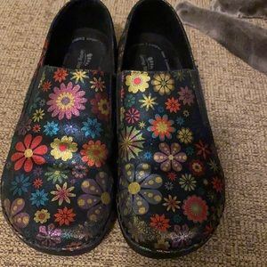 Comfy clog style shoes!